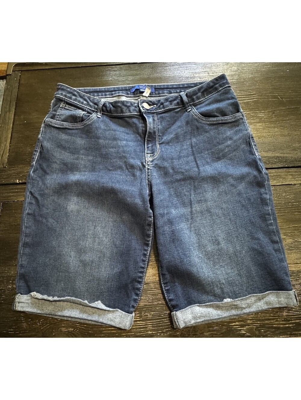 Apt. 9 Women’s Size 14 Bermuda Jean Shorts Dark Wash Stretch Denim Cuffed